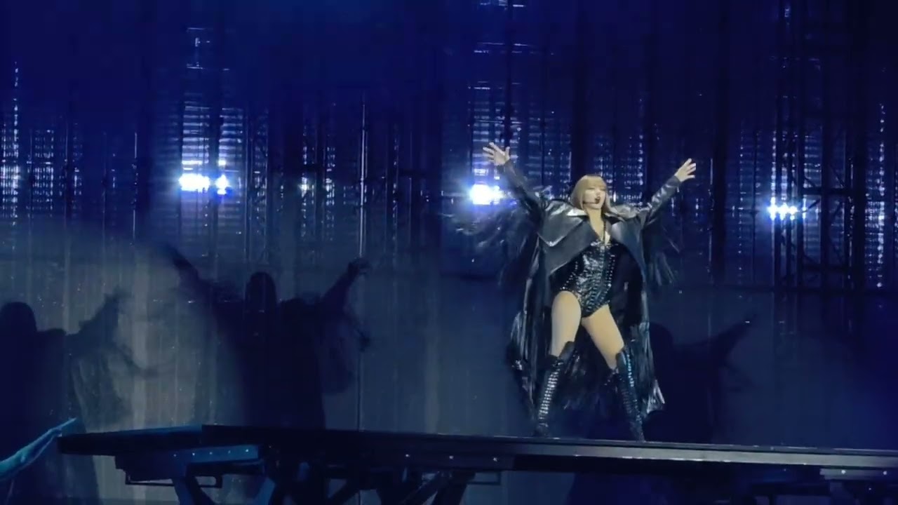 251130 BLACKPINK (블랙핑크) - Thunder (Lisa Solo) | Blackpink