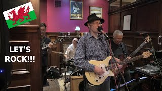 NORTH WALES NIGHTLIFE: SEEING A LOCAL ROCK BAND (THE SCAPEGOATS) IN CONWY! (4K)