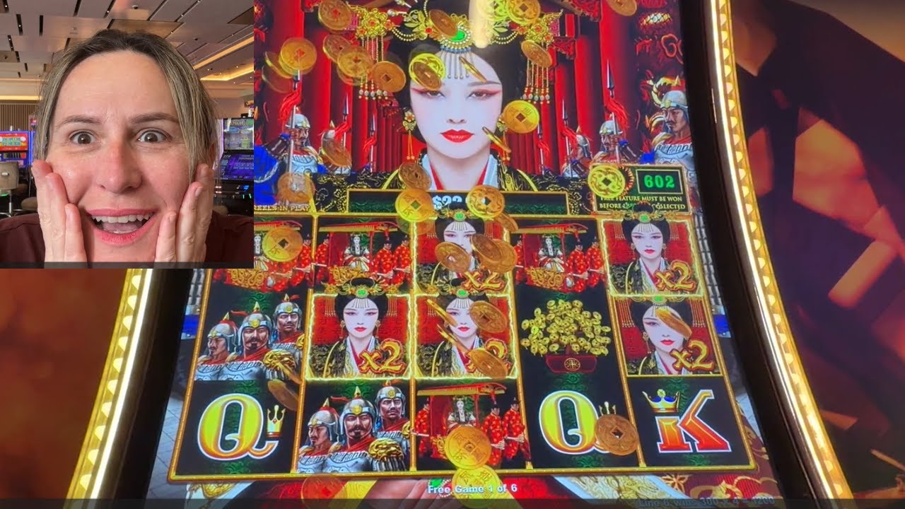 Просто спросите королеву, и вы получите желаемое! Баффало Линк и Феникс Линк в казино Rampart в Л...