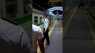 Semboyan 41 Kondektur KA Prameks di Stasiun Yogyakarta || PPKA announcer