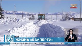 В Маркаколе очистили от снега последнее село