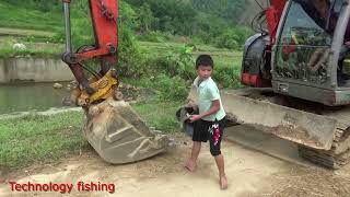 Fishing Exciting Use Large Excavator Catch Many Of Fish Capacity Pump Suck Water Catch Fish.