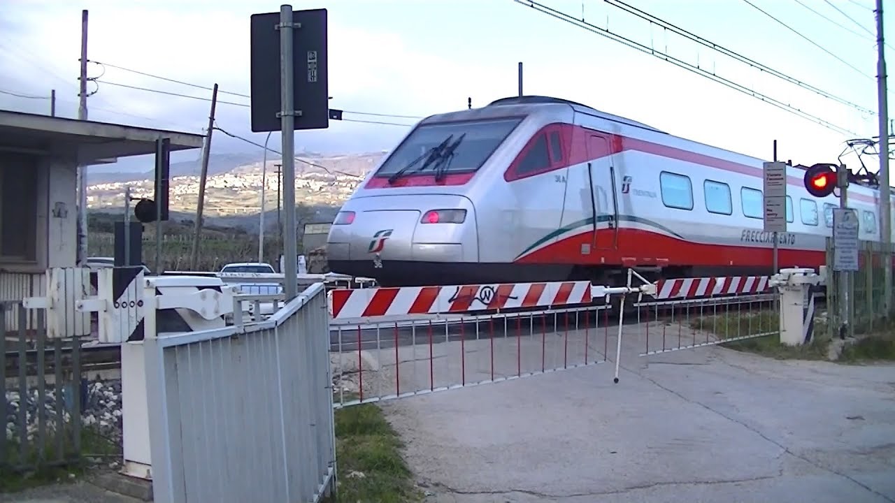 Spoorwegovergang Solopaca (I) // Railroad crossing // Passaggio a livello