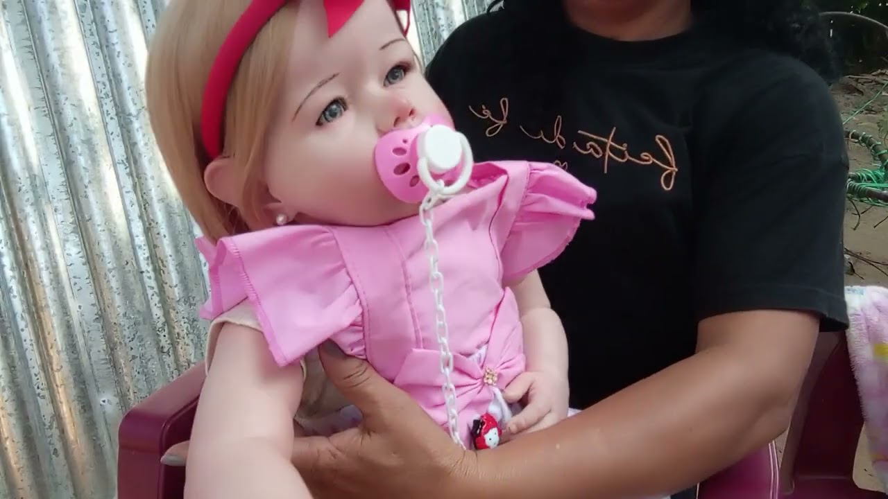 Rotina dos bebezinhos gêmeos Rafael e Rafaela tomando mamazinho e pegando o solzinho da manhã