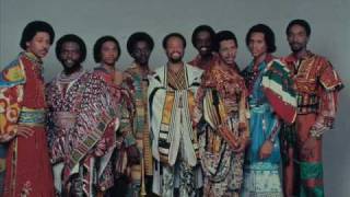 Earth, Wind &amp; Fire - Devotion (Live) [HQ]!!