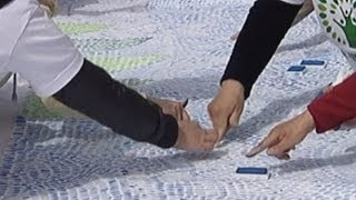 Guinness World Records: China students create largest ever finger painting screenshot 4