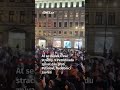 Ať se dědek třese. V Petrohradu zpíval dav proti Putinovi, hudebnici zavřeli
