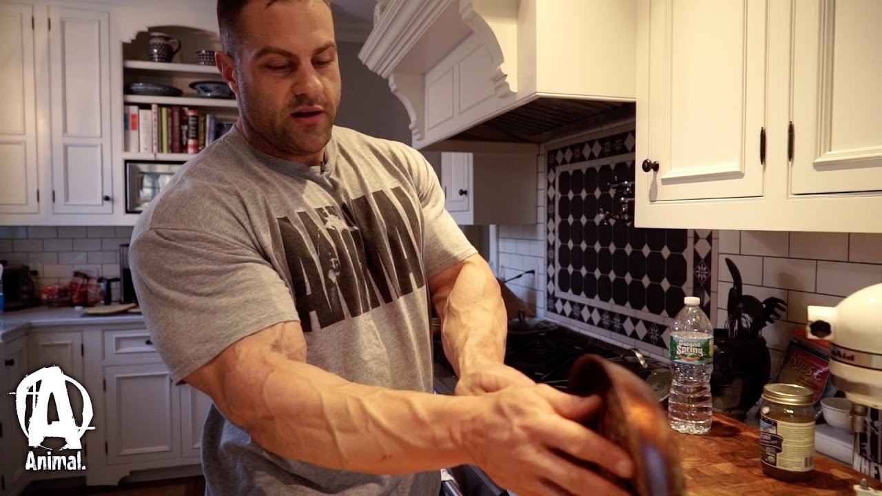 BROWNIE BATTER Protein Pancakes with Evan 