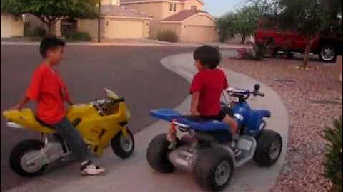 Motorcycle (4 year old on ATV 12 volts versus 7 year old on Motorcycle 36 volts) - DayDayNews