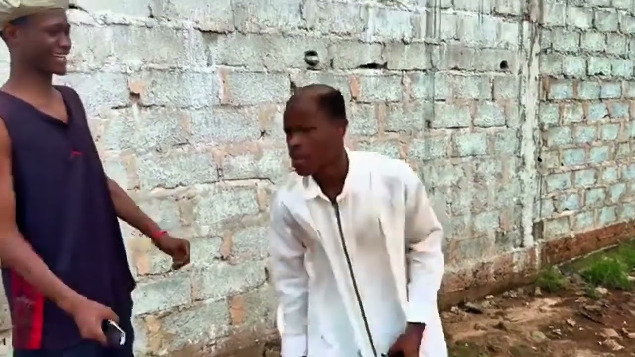 Doumama et vieux Tôrio 😂😂😂 mais pourquoi cette fille m’aime 