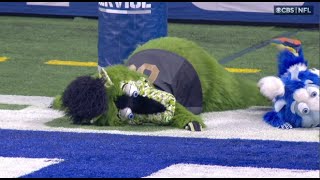 Colts mascots fall to their knees in despair after missed field goal