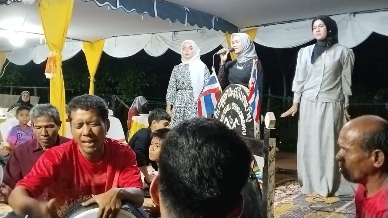 นูรไลลายีงอ มีมี่รัตนา นัชมียีงอ ร้องเพลงในงานแต่งงานที่บ้านแมแน บาต๊ะบารู