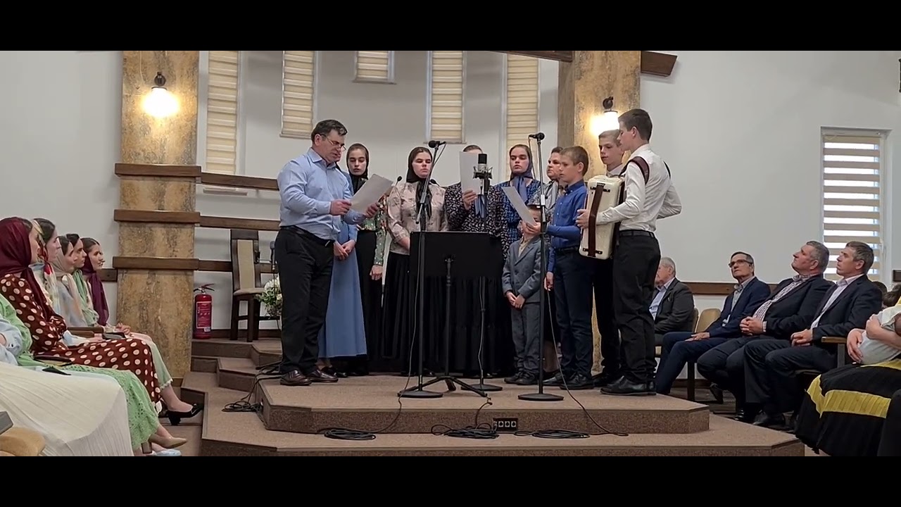 familia-mandici-am-o-carte-ce-o-iubesc-youtube