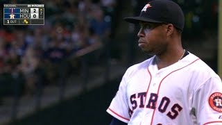 MIN@HOU: Valbuena gets forceout at third on bunt