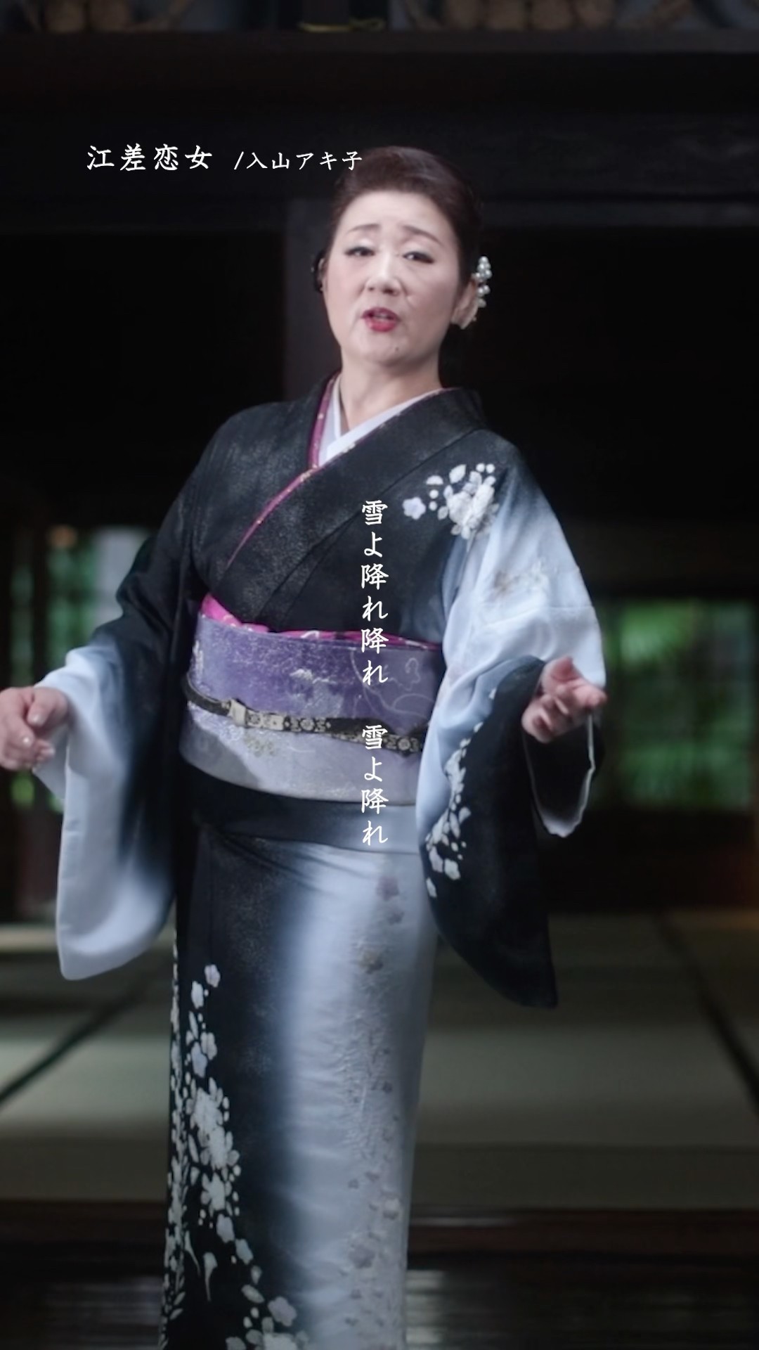 歌う看護師