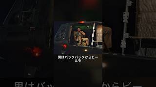 男がCIAエージェントを装って、ベトナム戦場にいる友人に故郷のビールを届けた