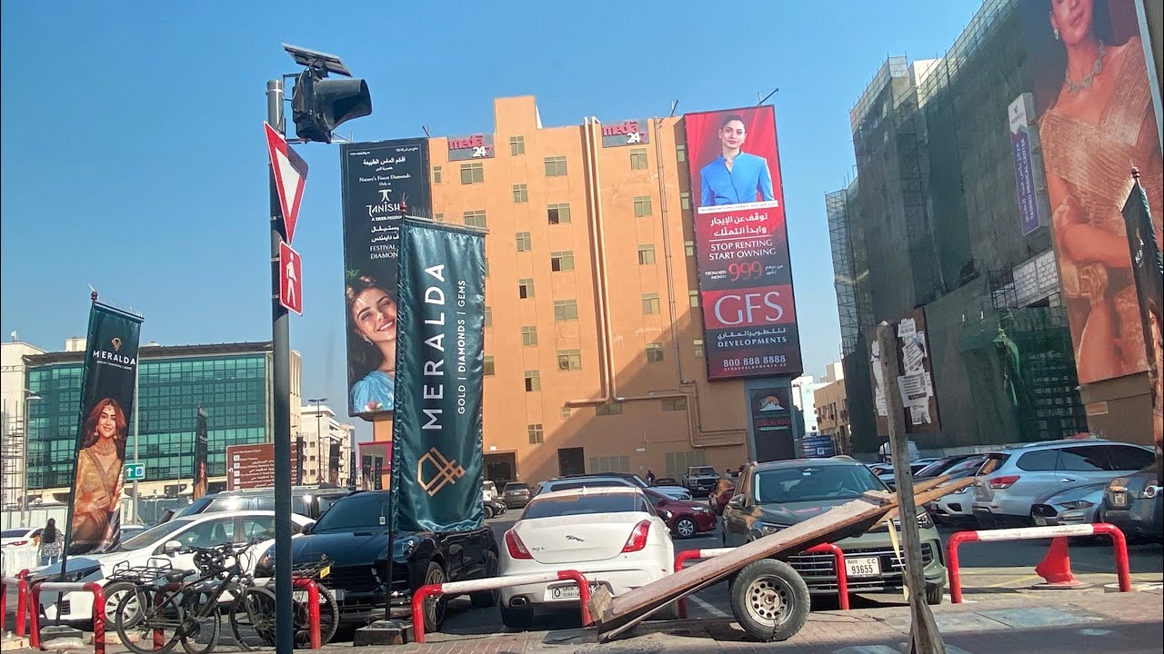 Dubai road 