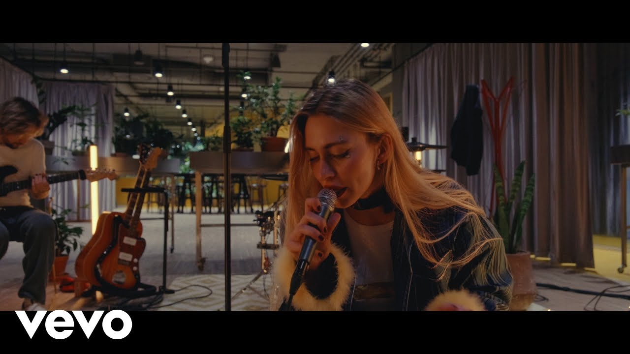 ANNABELLE - SnOWfLAkE (HOMEPARTY SESSIONS)