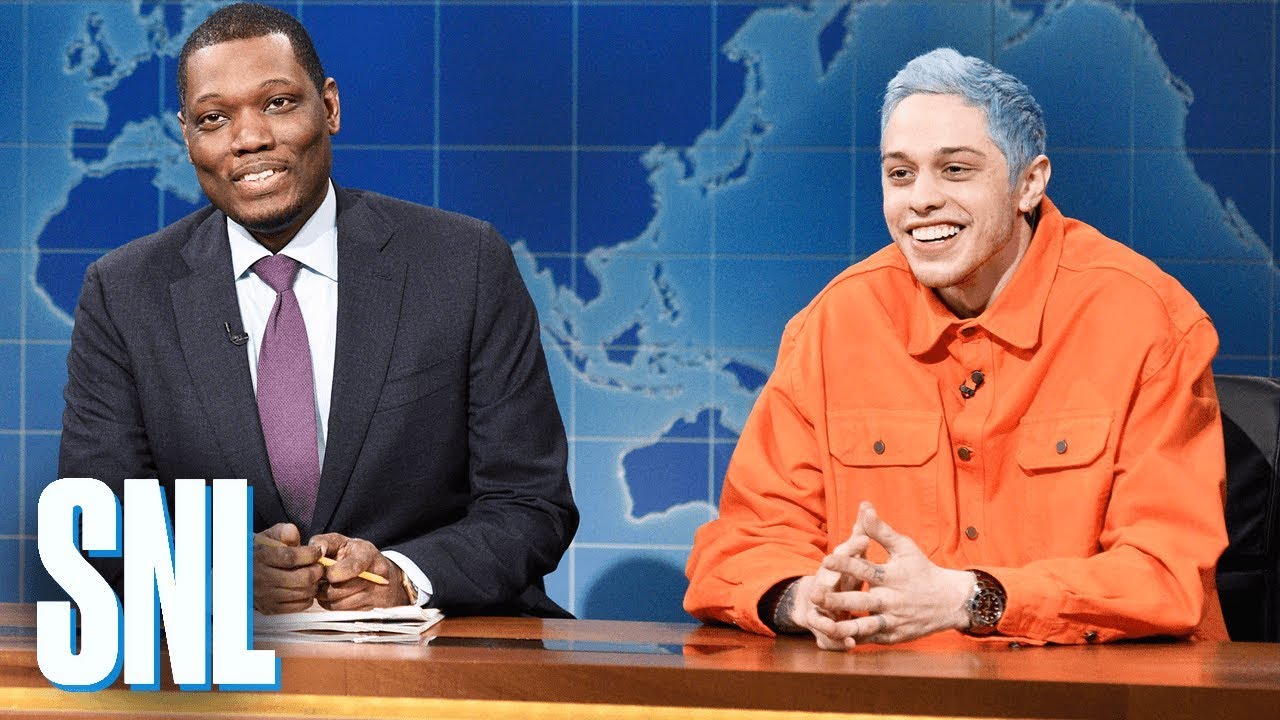 2023 Pete Davidson Apologizes on Behalf of Taco Bell for Going