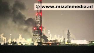 Grote brand met explosies bij Shell in Moerdijk