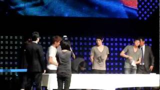 20110903-- 2011 LOTTE Sweet dream with JYJ擊掌