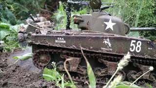 RC tank Sherman on the hunt.RC танк "Шерман" на охоте.El tanque RC Sherman a la caza. screenshot 1