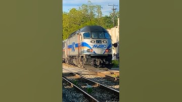 Friendly Engineer on MARC P849 #csx #railroad #railfanning #railway #shorts