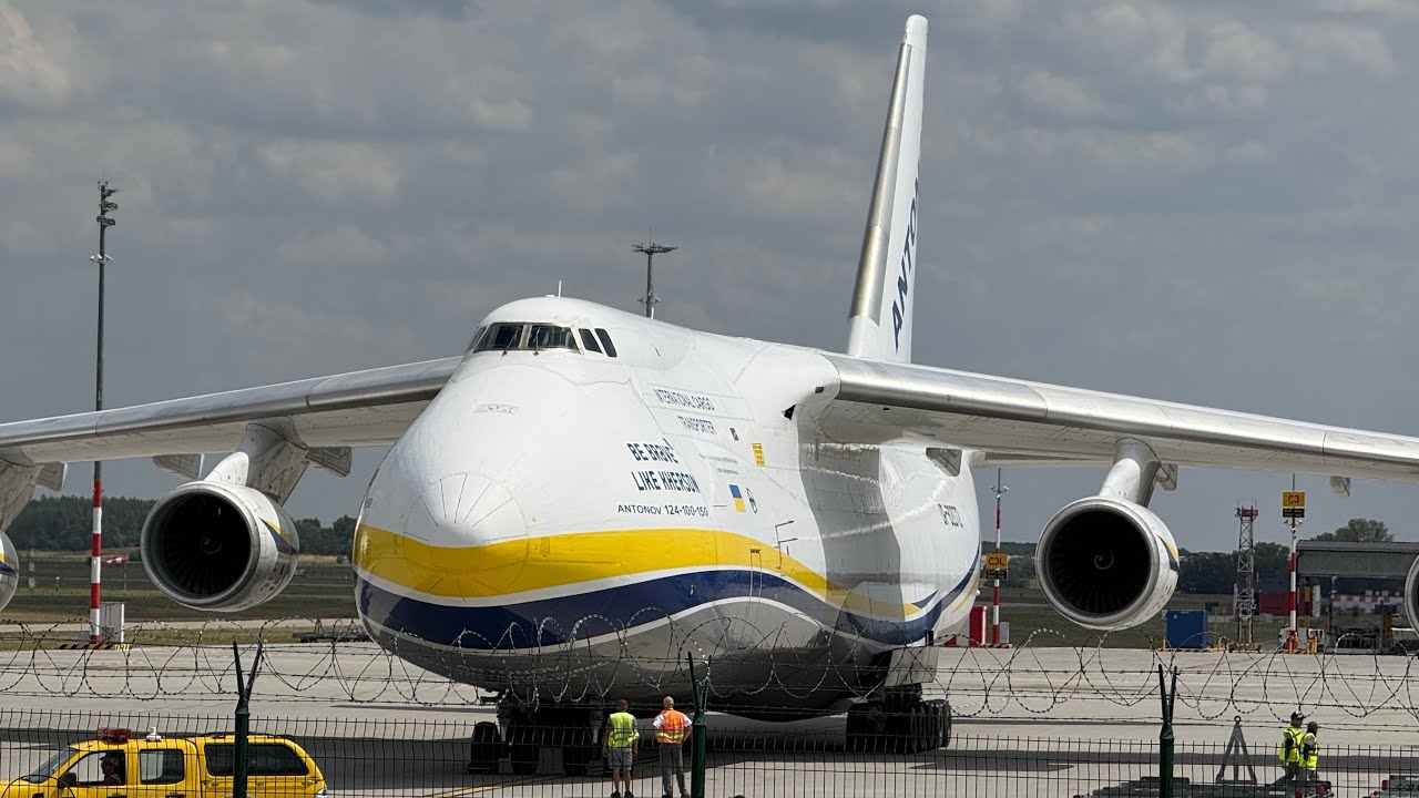 Antonov An-124-100 Ruslan after landing on LHBP