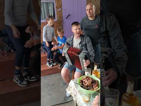 Гармонист не жгёт! Он жжёт или зажигает.🤣