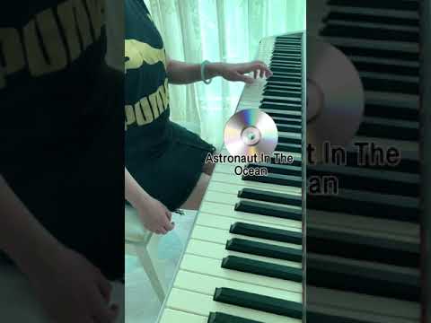 Astronaut in the Ocean - Masked Wolf