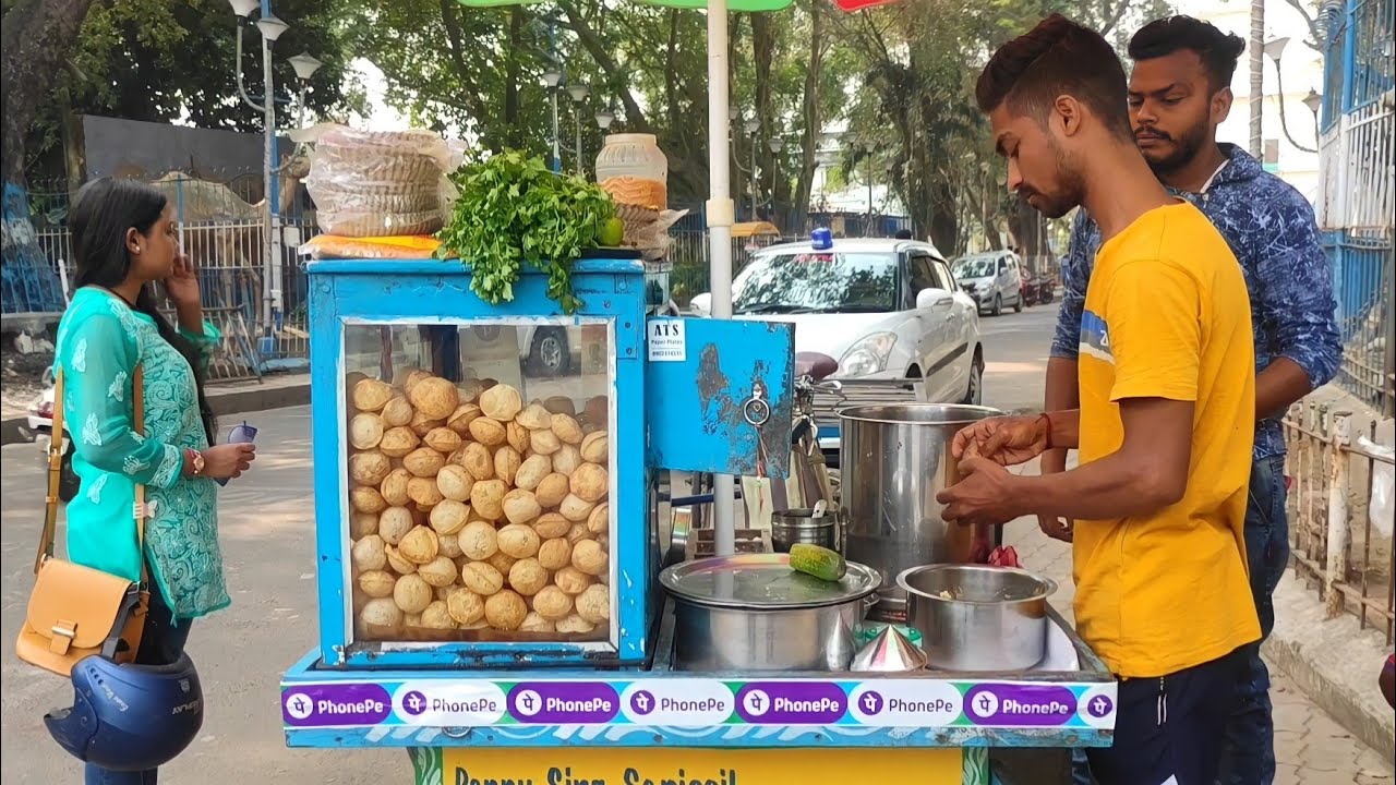 Yummy Fuchka ( Panipuri / Golgappa ) - Indian Street Food Kolkata - Bengali Street Food India
