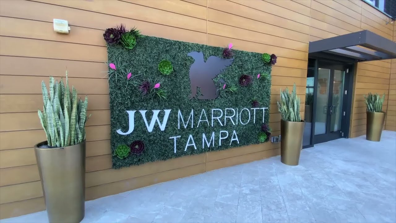 JW Marriott Tampa Beacon Rooftop Bar feature