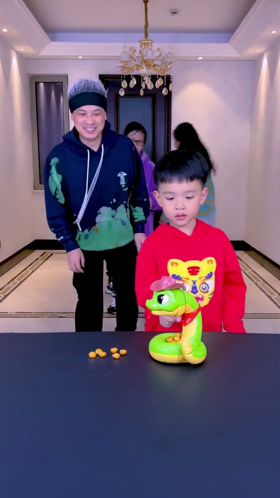 The Golden Egg Stealing Game Is So Exciting, Come And Play With Your Family#Funnyfamily #Partygames