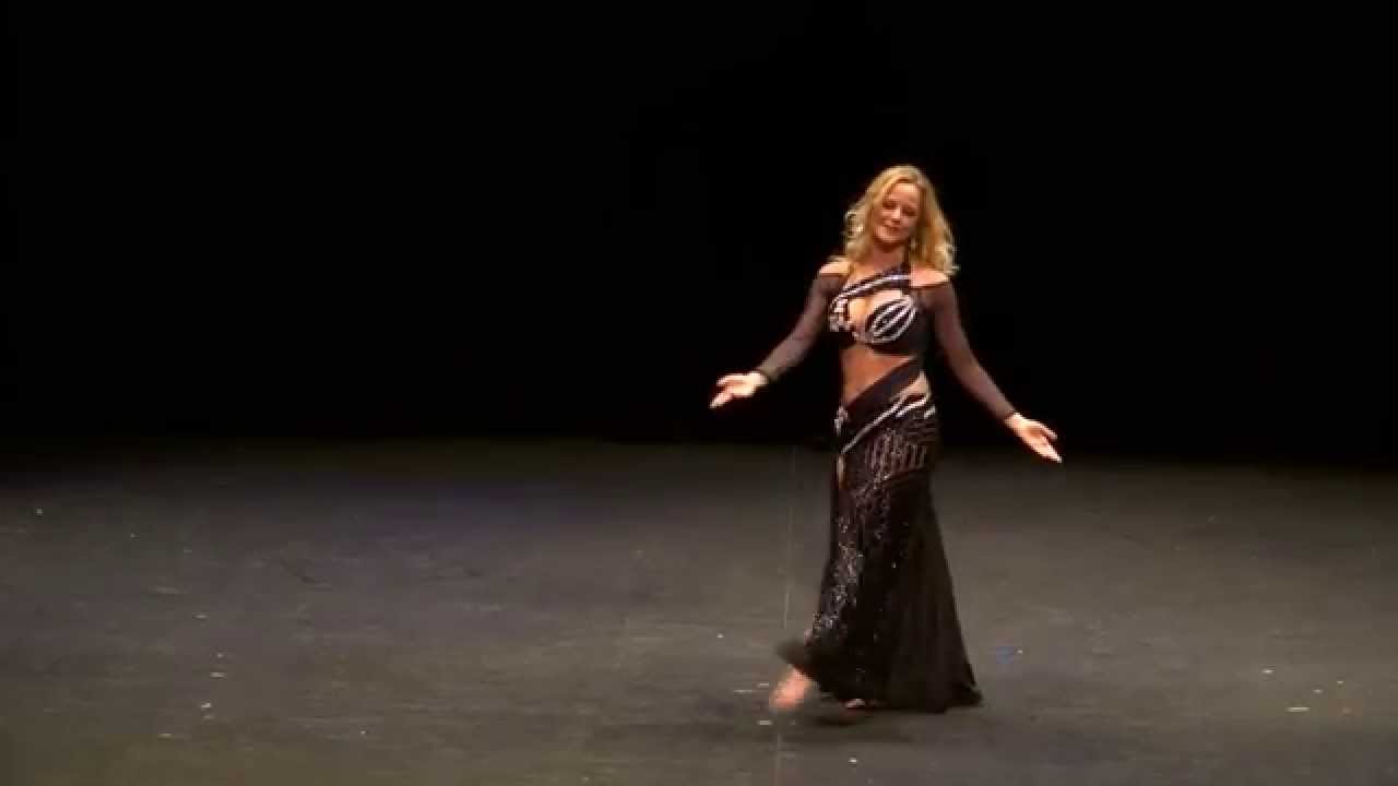 Teresa Tomas performing Alli Gara (Al Tarab)