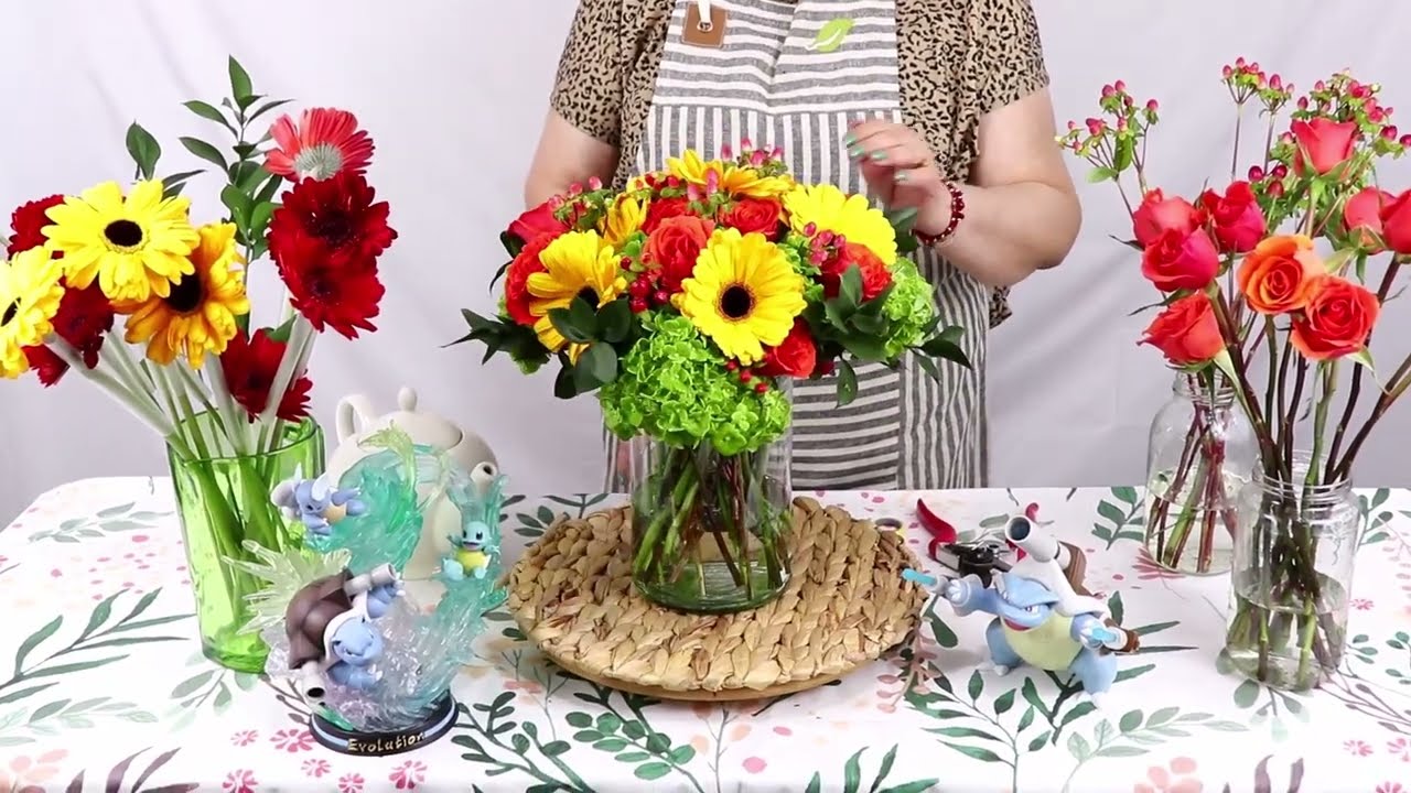 Home Decor Bliss: Enchanting Floral Arrangement with Hydrangeas, Gerberas Daisy & Roses!