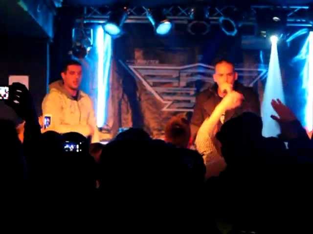 RAF 3.0 KD-SUPIER BEATS & HUGO BASS - Lach für mein Twitta live in Aachen auf YouTube ansehen RAF 3.0 KD-SUPIER BEATS & HUGO BASS - Lach für mein Twitta live in Aachen auf YouTube ansehen