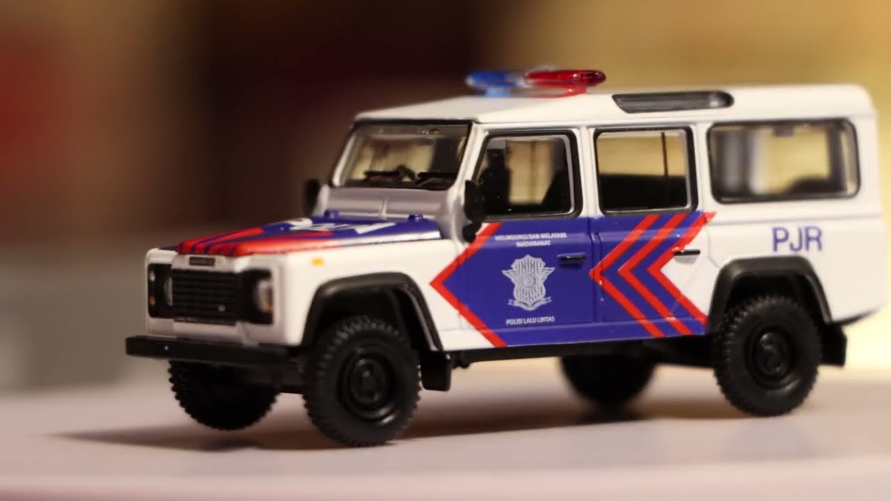 Mini GT Land Rover Defender 110 Malaysian Army 