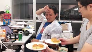 いつも混んでいる大人気洋菓子店の『マドレーヌ』は本当に美味いのか？ 何も知らない人に「コンビニで買ったもの」と食べ比べてもらった / 行列検証第2回