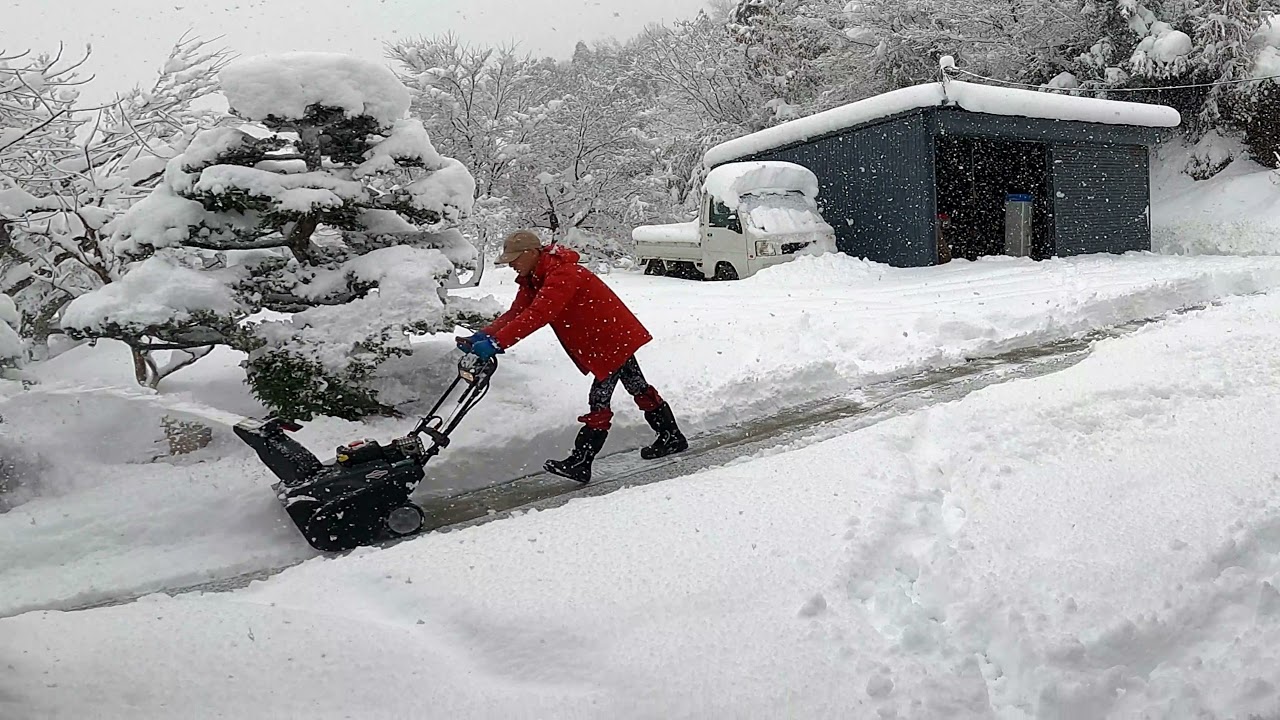 京都府綾部市　大雪の日の除雪　1222EE　briggs & stratton シングルステージ
