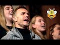 Capture de la vidéo When Take That Surprise Manchester Survivors Choir 🐝