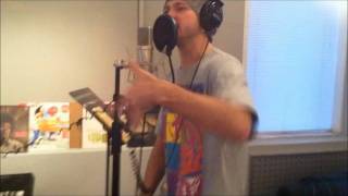 Андрей Гризли разрывает микрофон! (Beggin live)