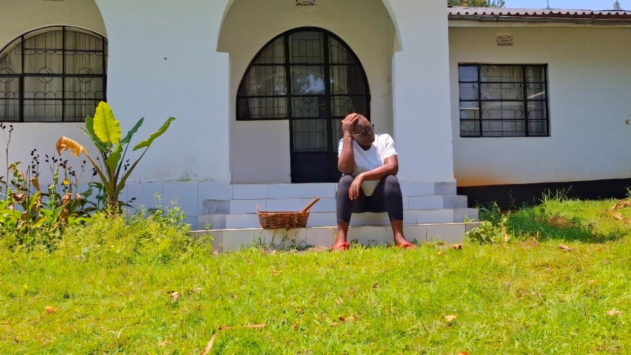 A Tour of my grandma's House. Harvesting purple sweet potatoes from her Backyard | Rural Life