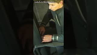 Mais Que Fait-Il Avec Son Ordi?