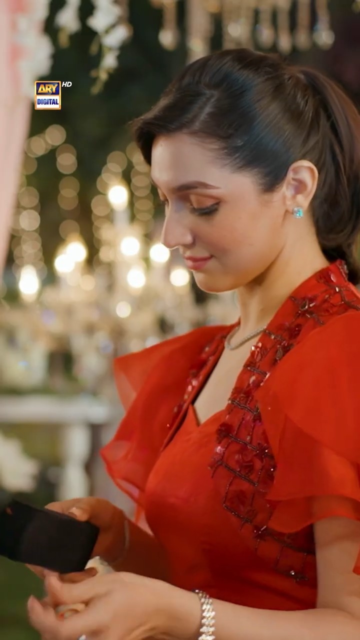 Mera Gift kahaan hai? ?? #AeDil #shorts