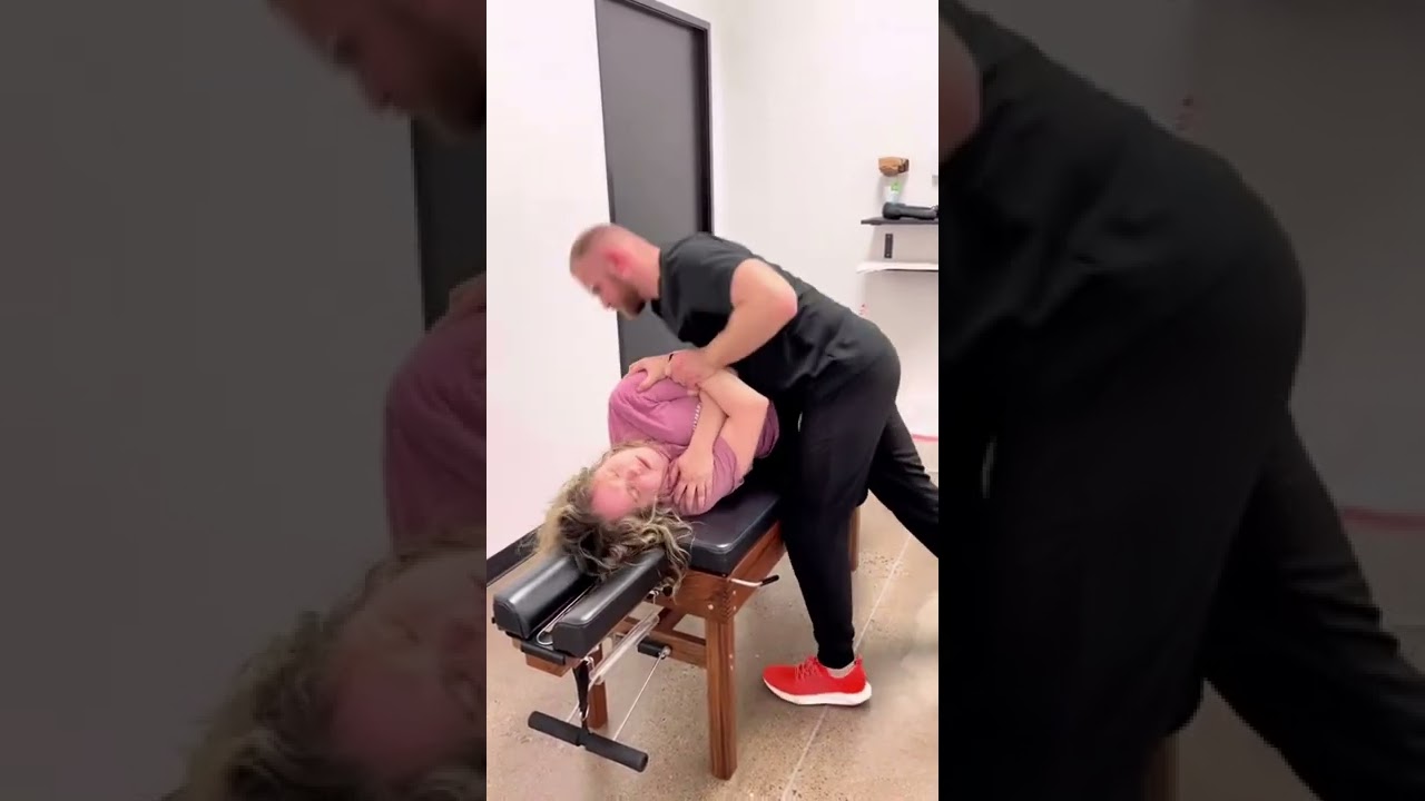 Phoenix Chiropractor Does Chiropractic Rib Adjustment in Phoenix, AZ.