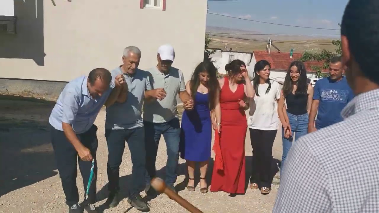 Yuva Köyünde Garip Tatar ın kızı Zekine nin dügünü .(Veli Tatar. 2022)