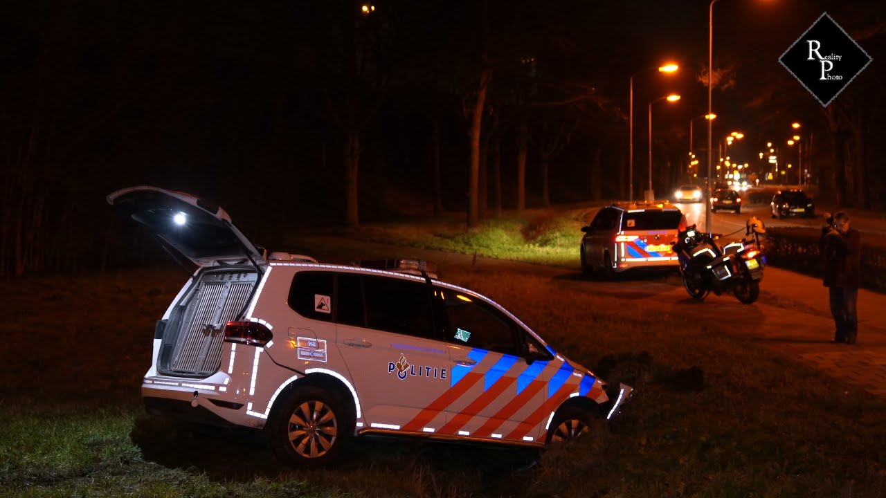 Politiewagen crasht in Vlijmen - YouTube