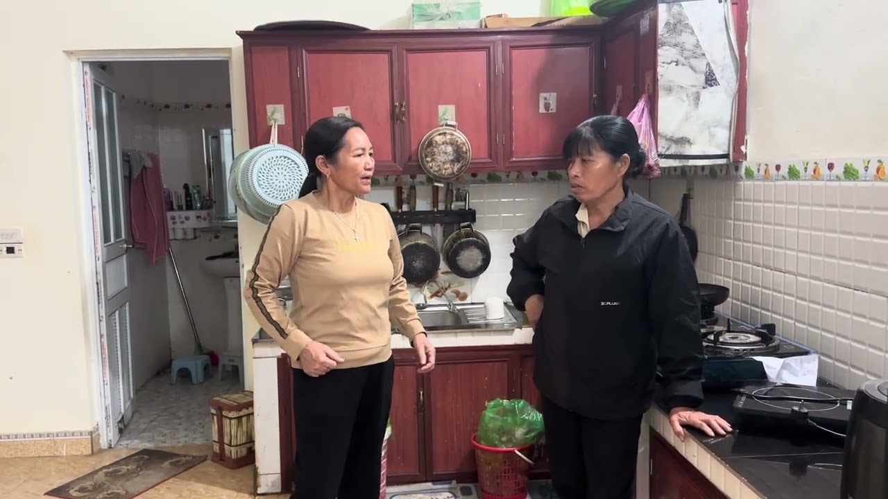 Ba que hỏi sem toàn có oi cho bà Phượng không . Vì sợ con bị đánh 