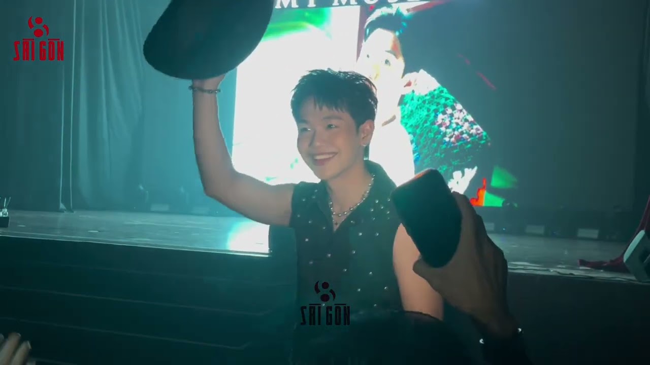 52Hz kể tật xấu của Orange khi nhậu say, chuyện tình tay 4 của Mỹ Mỹ làm fan cười ngất ở fanmeeting