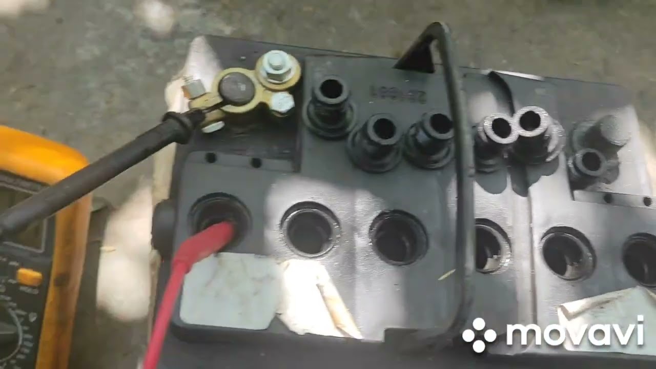 Проверка аккумулятора мультиметром.